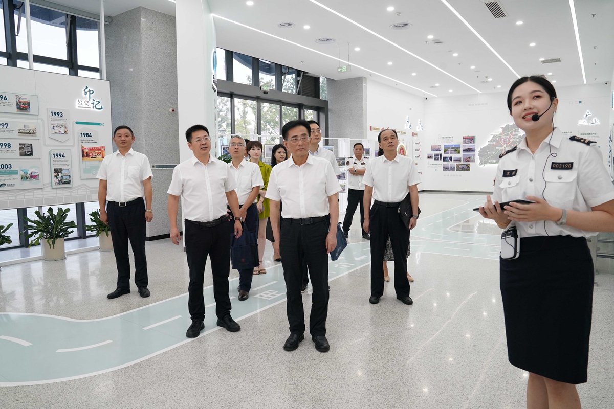 2024.9.11-1何宇?。ㄗ蠖?、薛佳平（左三）（水若石攝）.jpg